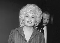 Dolly Parton și legăturile cu sportul. Concerte pe stadioane și ținute speciale: „Mă alegeam cu ochii vineți”