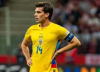 Ce a pățit Ianis Hagi când a fost introdus pe teren de tatăl său la România - Suedia
