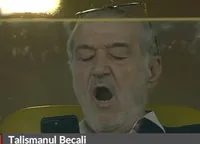L-au plictisit! FOTO. Cum a fost surprins Gigi Becali în lojă la FCSB - Oțelul