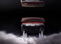 Cum a prezentat Elon Musk noua Tesla: mașina a urcat pe o rampă curbată, a rulat cu roțile în sus, apoi a fost proiectată în aer, unde s-a rotit înainte de a ateriza în siguranță! Cât costă bijuteria