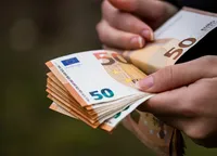 Trei bărbați au încheiat acorduri de recunoaștere a vinovăției. Cum încercau să obțină un câștig de 100.000 de euro de la case de pariuri prin coruperea unui inspector