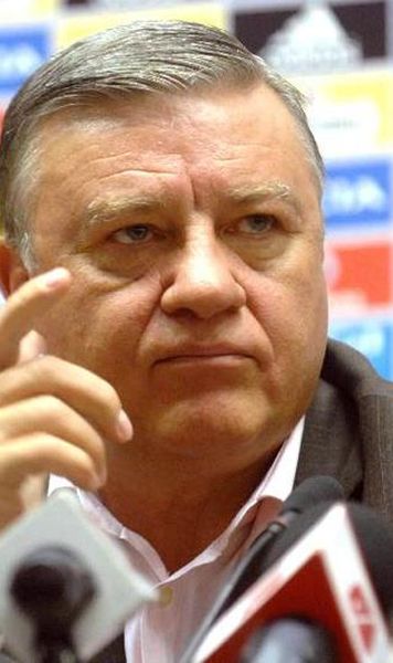 Razvan Lucescu a plecat in concediu/ Mircea Sandu: Ma gandesc sa prelungesc contractul selectionerului