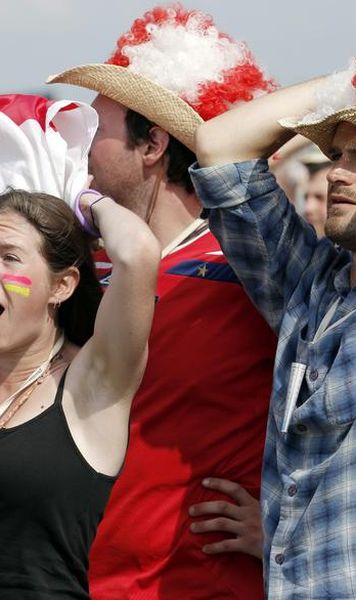 Englezii incearca sa-i recucereasca pe fani: au scazut preturile la bilete