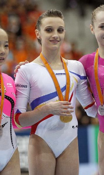 CM Gimnastica Fotogalerie Ana Porgras, campioana mondiala la barna/Diana Chelaru, vicecampioana mondiala la sol