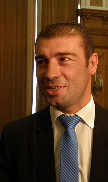 Cum sunt confiscati sportivii de politicieni pentru imagine. Lucian Bute, ultimul exemplu