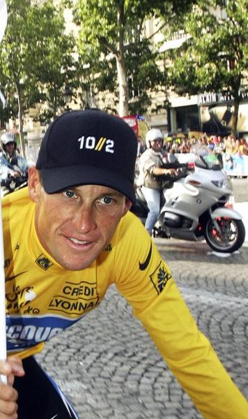 VIDEO Fotogalerie Lance Armstrong si-a anuntat oficial retragerea din ciclism