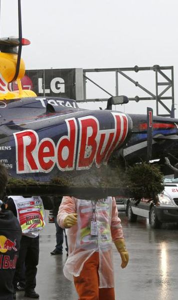 FOTOGALERIE Vettel, accident spectaculos la Istanbul