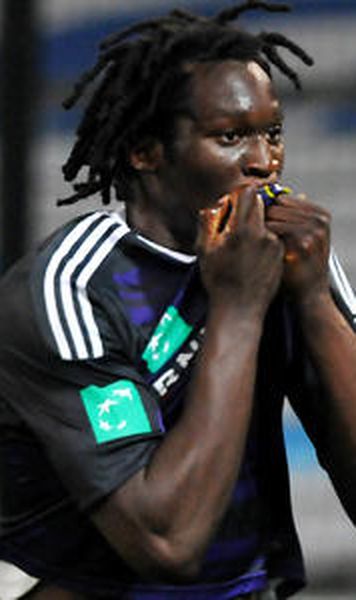 VIDEO Chelsea l-a transferat pe Lukaku, adolescentul-minune de la Anderlecht