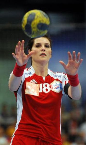 Adina Fiera: Ii rugam pe suporteri sa ne ierte