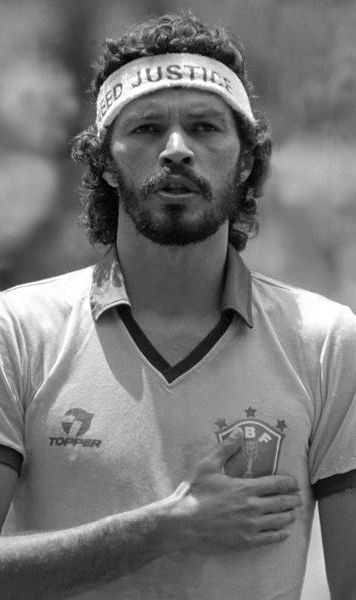 A murit fostul fotbalist brazilian Socrates