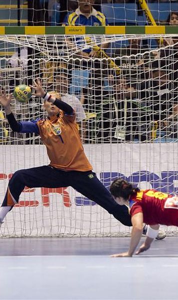 ​VIDEO CM handbal (f)  Brazilia - Romania 33-28/ Prima infrangere