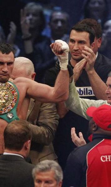 VIDEO  ​Vitali Klitschko si-a pastrat titlul mondial al "greilor"/ Un nou gest murdar al challengerului Chisora