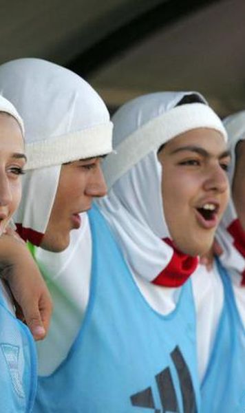 FIFA va decide in iulie daca femeile musulmane pot juca purtand pe cap hijabul