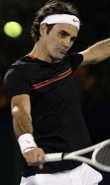 Dubai: Roger Federer l-a invins in finala pe Andy Murray, in doua seturi