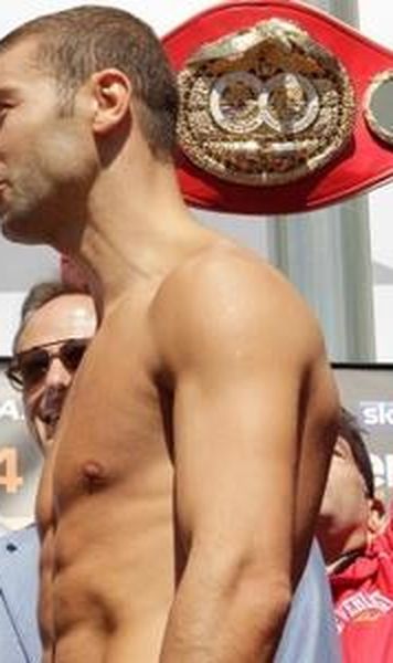 Bute:  Centura ramane la mine / Froch:  Bute a fost facut KO cand era amator si salvat de arbitru in fata lui Andrade