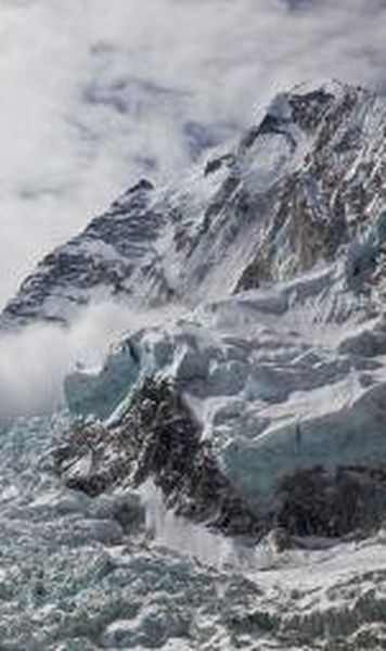 Alex Gavan, nevoit sa renunte la escaladarea varfului Lhotse din Himalaya