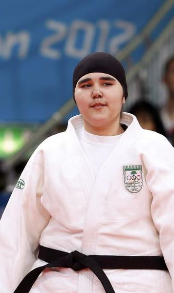 JO 2012   Judoka din Arabia Saudita, prima femeie saudita din istoria olimpica, s-a prezentat pe tatami cu capul acoperit