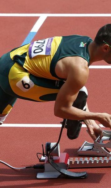 JO 2012 VIDEO Atletul Oscar Pistorius, primul sportiv cu picioarele amputate care evolueaza in competitia olimpica