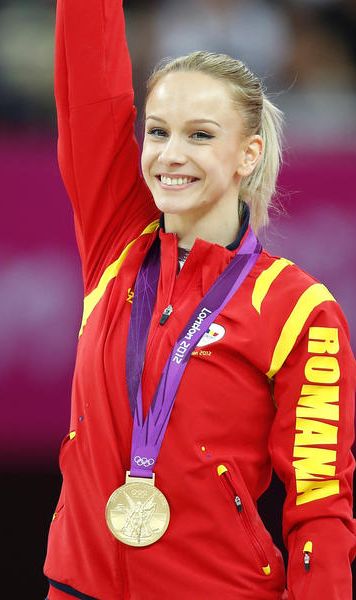 JO 2012 VIDEO Gimnasta Sandra Izbasa a castigat aurul olimpic la sarituri