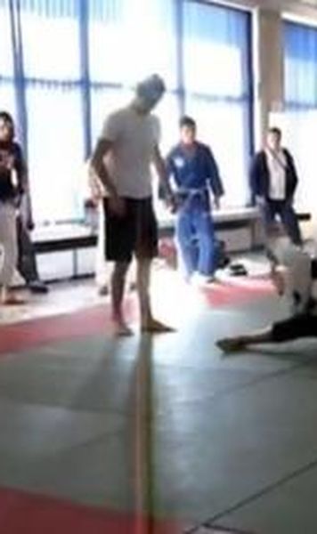 ​VIDEO Superexecutie De ce Brazilian Jiu Jitsu este spectaculos