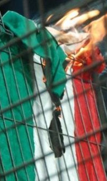 Oficialii unguri reactioneaza dupa ce un steag a fost ars la Cluj: "Numai inaintea unui meci cu Romania se putea intampla asa ceva"