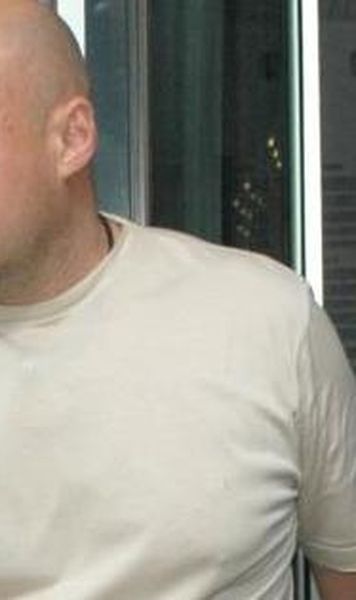 VIDEO Perchezitii la clubul Jiul Petrosani - Alin Simota, vizat de actiunea procurorilor DIICOT pentru santaj si camatarie