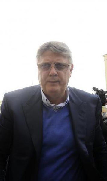 VIDEO Alegeri la Liga (LPF) - Gino Iorgulescu, sprijinit de Victor Ponta, a castigat alegerile de la LPF - Dumitru Dragomir, inlocuit dupa 17 ani