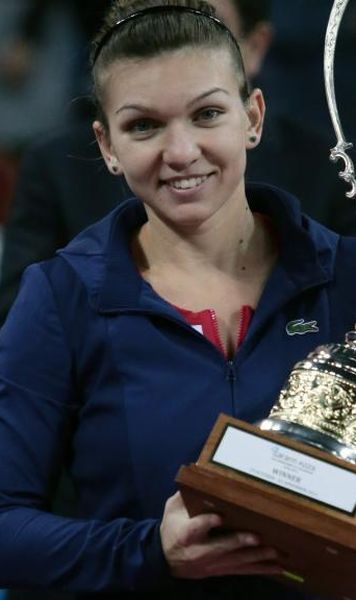 VIDEO  Turneul Campioanelor Simona Halep, victorie in trei seturi in fata Samanthei Stosur/ Al saselea titlu din cariera