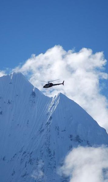 Nepalul investigheaza daca singura alpinista ce a urcat anul acesta Everestul pe ruta sudica s-a ajutat de un elicopter pentru a depasi o portiune foarte grea