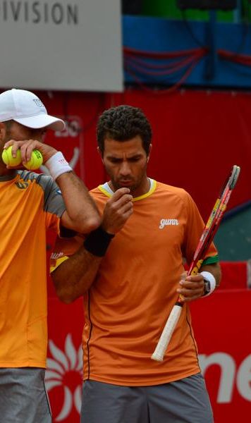 Perechea Horia Tecau/ Jean-Julien Rojer, invinsa de fratii Bryan in semifinalele Masters-ului de la Paris