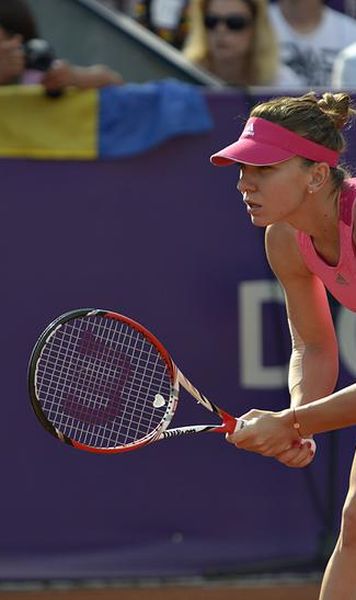 VIDEO Simona Halep s-a calificat in optimi la turneul de la Cincinnati. A invins-o pe belgianca Kirsten Flipkens in doua seturi