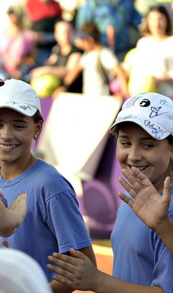 Simona Halep - locul 3 in clasamentul WTA. Alexandra Cadantu si Elena Bogdan - urcari de 321, respectiv 111 locuri la dublu