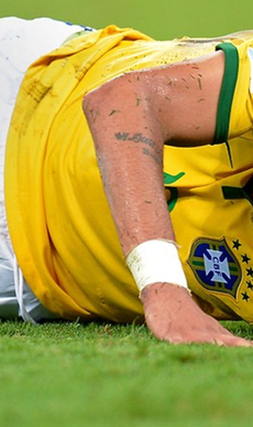 VIDEO Pierdere grea pentru Brazilia: Neymar a suferit o fractura de vertebra si nu va mai evolua la CM de fotbal