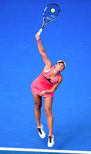 Australian Open: Irina-Camelia Begu, eliminata de Eugenie Bouchard in optimi/ Canadianca va juca impotriva Mariei Sharapova