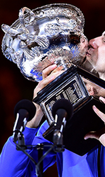 Novak Djokovic - Andy Murray 7-6(5), 6-7(4), 6-3, 6-0/ Nole, titlul cu numarul cinci de la Australian Open