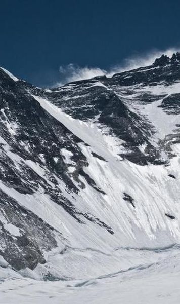 Alex Gavan - Expeditie fara oxigen suplimentar pentru a urca varful Lhotse (8516 metri)