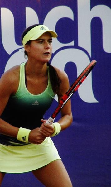 FOTOGALERIE BRD Bucharest Open: Sorana Carstea, in turul doi dupa o victorie "scurta" cu Sesil Karatanceva