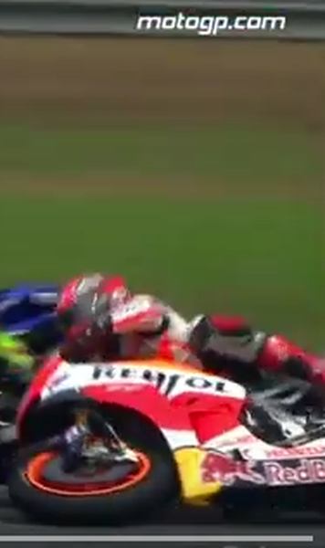 VIDEO Scandal mare in MotoGP: Valentino Rossi, acuzat ca a produs abandonul lui Marc Marquez, dupa ce l-ar fi lovit cu piciorul