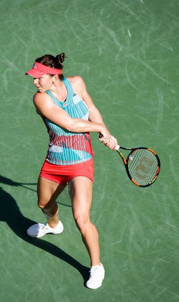 VIDEO Indian Wells: Halep, eliminata in sferturi de Serena Williams cu 6-4, 6-3 / Serena, "greu de ucis"