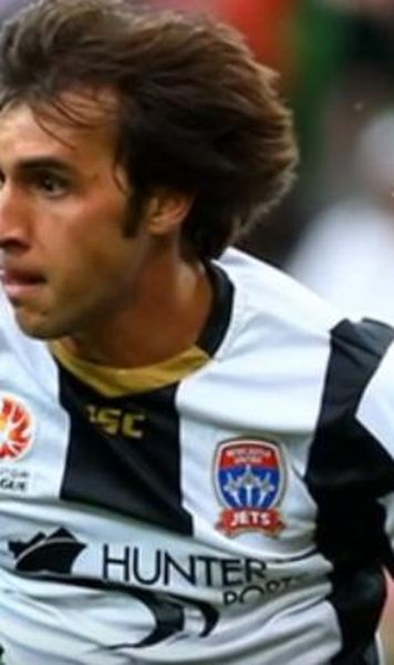 VIDEO ARHIVA Fotbalistul brazilian Bernardo Ribeiro a murit pe teren in timpul unui meci amical, la o zi dupa Patrick Ekeng