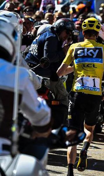 VIDEO UPDATE Turul Frantei: Thomas De Gendt a castigat o etapa nebuna - Organizatorii ii dau inapoi tricoul galben lui Chris Froome, dupa un incident provocat de o motocicleta