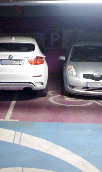 Comentariul zilei de la cititorii HotNews.ro: "Locul 1 garantat la Jocurile Paralimpice pentru Romania - Parcarile de la mall-uri ne dau sperante"