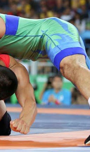 VIDEO JO 2016, lupte: Scandal in finala pentru bronz la categoria 65 kg. Doi antrenori s-au dezbracat in fata arbitrilor