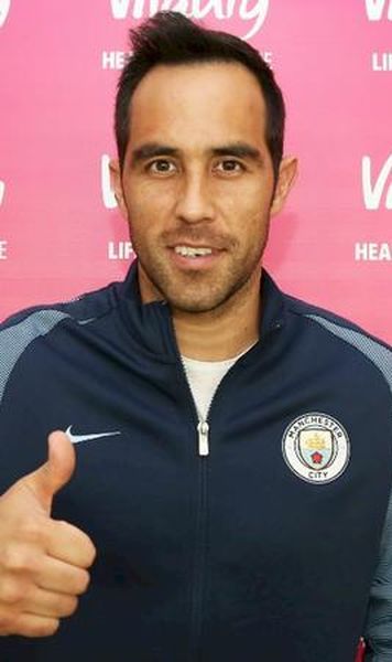 Claudio Bravo a semnat un contract pe patru sezoane cu Manchester City