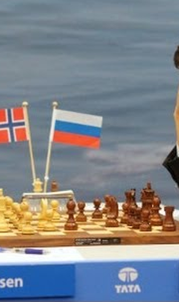 Sah: Magnus Carlsen vs Serghei Kariakin, remiza in a doua partida pentru titlul mondial