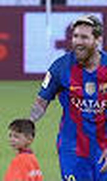 VIDEO Messi si Murtaza Ahmadi, pustiul fotografiat in tricoul sau facut din pungi, s-au intalnit in Qat