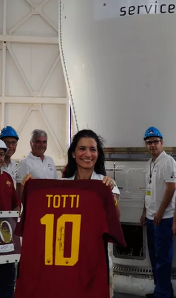Tricoul purtat de Francesco Totti la ultimul sau meci la AS Roma a ajuns in spatiu