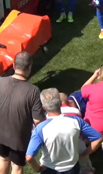 VIDEO Un jucator de la Chiajna II, la un pas de moarte dupa un duel cu un adversar - A fost transportat catre spital cu o ambulanta fara medic