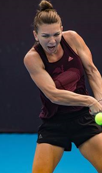 ​WTA Beijing: Magdalena Rybarikova a invins-o pe Eugenie Bouchard si o va intalni pe Simona Halep in turul doi