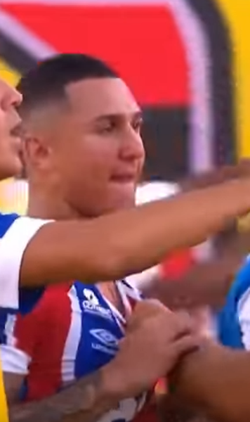 ​VIDEO "Meciul pacii" s-a transformat intr-o bataie generala in Brazilia - Partida oprita, dupa ce o echipa a ramas in sase jucatori